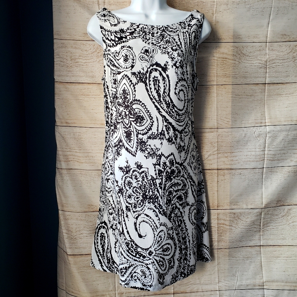 ✅SOLD✅ SOFT SURROUNDINGS Summer Dress Womens Size M White & Black Paisley - Picture 2 of 9